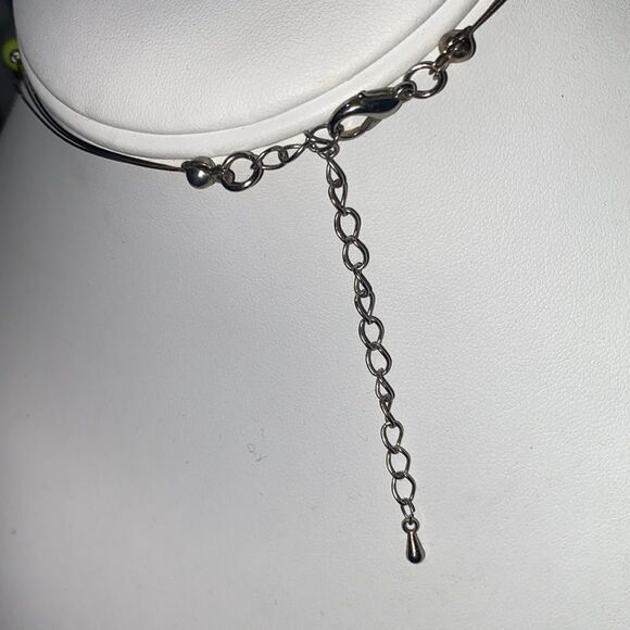 Natural Green Wire Necklace & Matching Natural Green Earrings with French Hooks - Picture 12 of 14